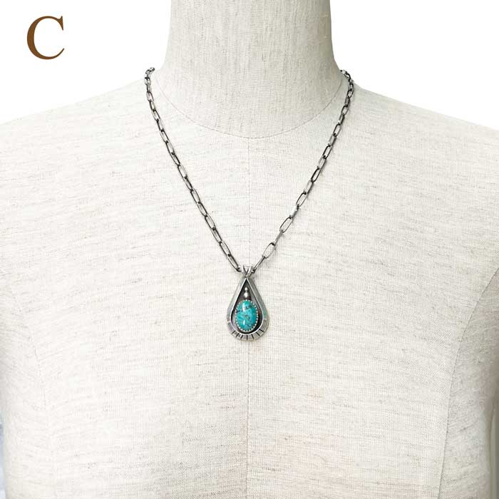 雰囲気のあるターコイズのペンダント　インディアンジュエリー　navajo ナバホ インディアンジュエリー ナバホ族 ターコイズ シルバー シャドウ