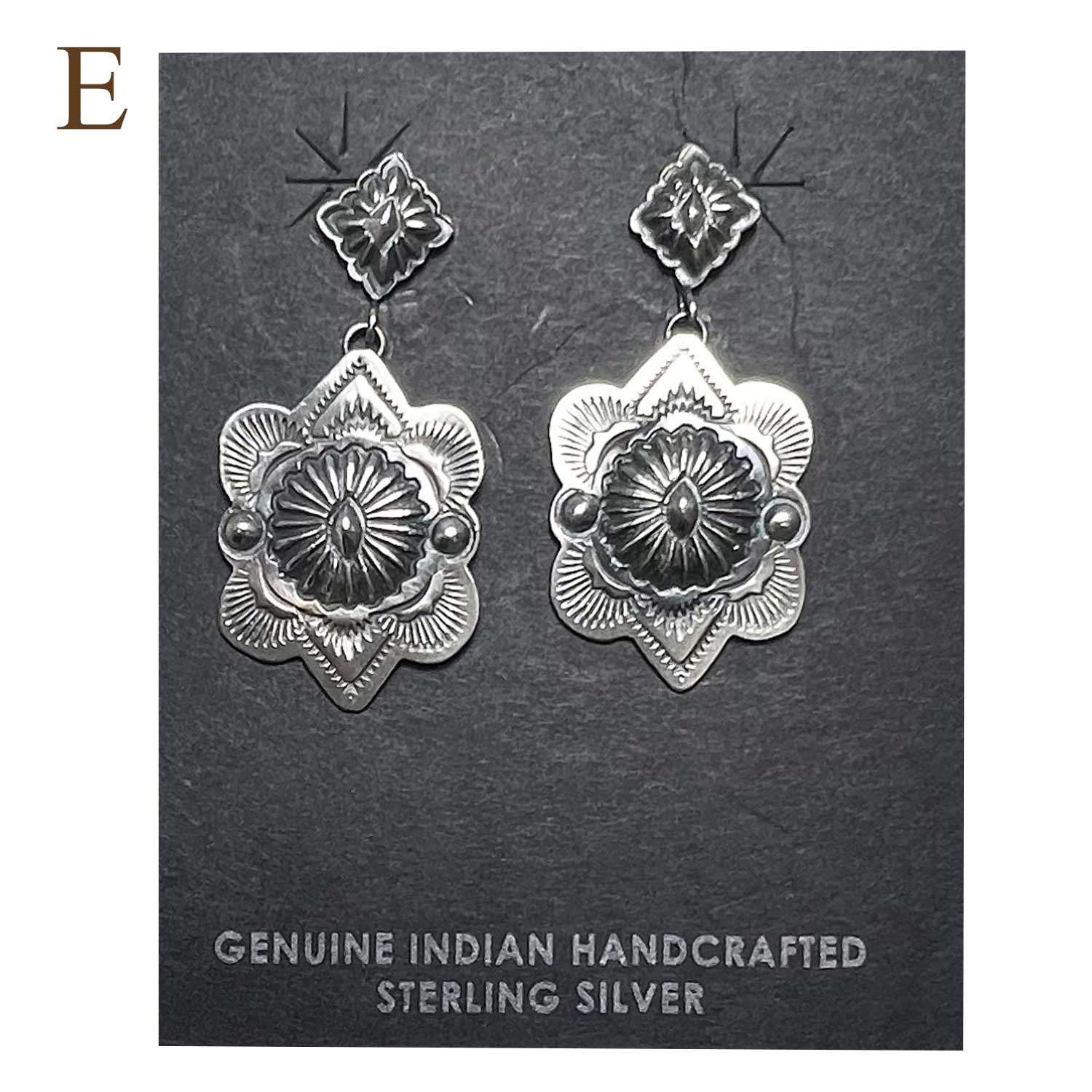 ǥ󥸥奨꡼ ʥХ² ϥɥ С  å ԥINDIAN JEWELRY NAVAJO Terry Charlle " Hand Stamped Silver Concho Dangle Stud Pierce