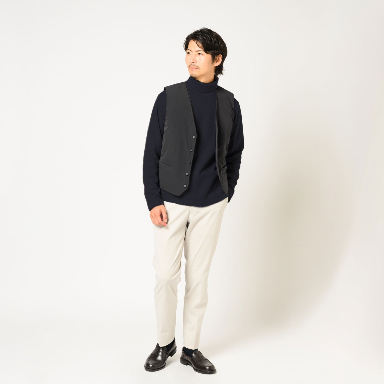 【美品】17,600円 オンリー テーラーズV 極 中綿ベスト チャコール ≪WEB新作≫テーラーズV/中綿ベスト/5つボタン/チャコール/無地/ベスト