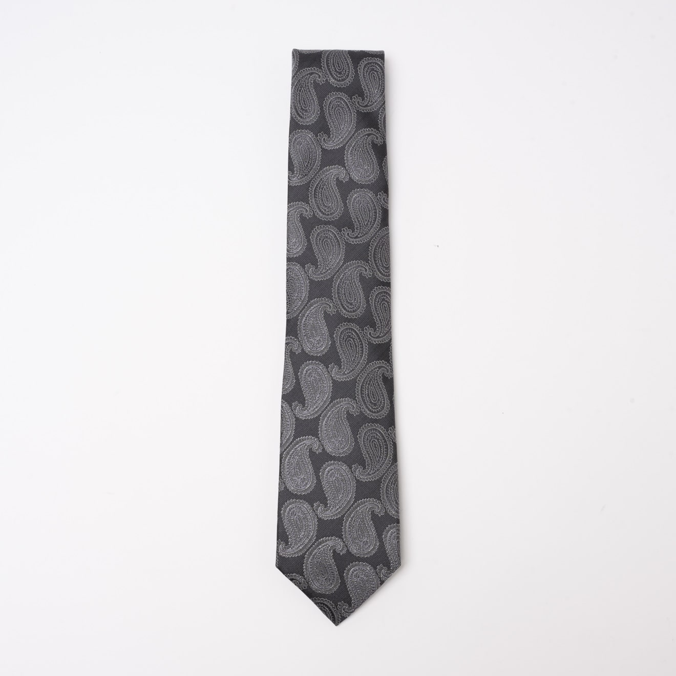 【美品】タイユアタイ ネクタイ グレー ブラック 幾何学模様 高級【イタリア製】 美品】タイユアタイ ネクタイ グレー ブラック 幾何学模様 高級