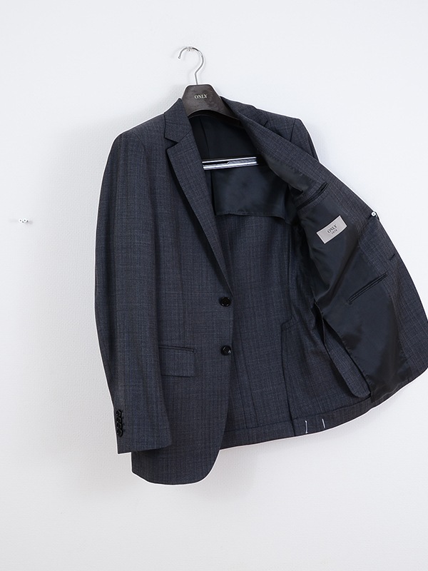 【美品TAGLIATORE】ラペルピン&スーツREDA. Super 130's 美品TAGLIATORE】ラペルピン&スーツREDA. Super 130's ≪半額SALE