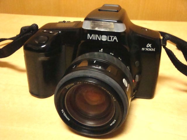 ミノルタの一眼レフ 上位機種の優れたデザイン・機能・操作性を継承した