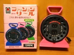 レトロ  コードリール  延長コード  未使用品 * レトロ家電 巻き取り式延長コード コードリール 3m 赤 - メルカリ