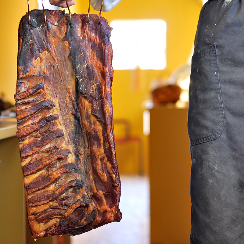 ブナの木で燻した塩漬け豚バラ肉のベーコンブロック約800g 冷蔵