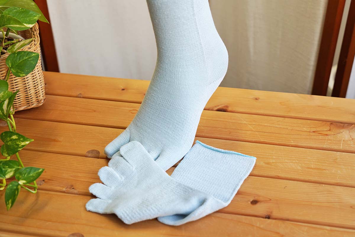 絹と麻でさわやか ゆったり5本指 表：綿・麻、裏：絹 天然素材 Mサイズ