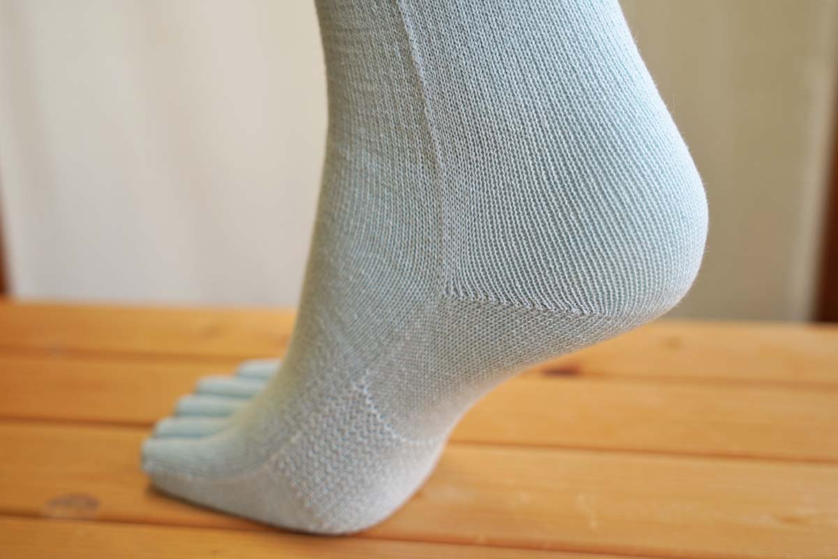 絹と麻でさわやか ゆったり5本指 表：綿・麻、裏：絹 天然素材 Mサイズ