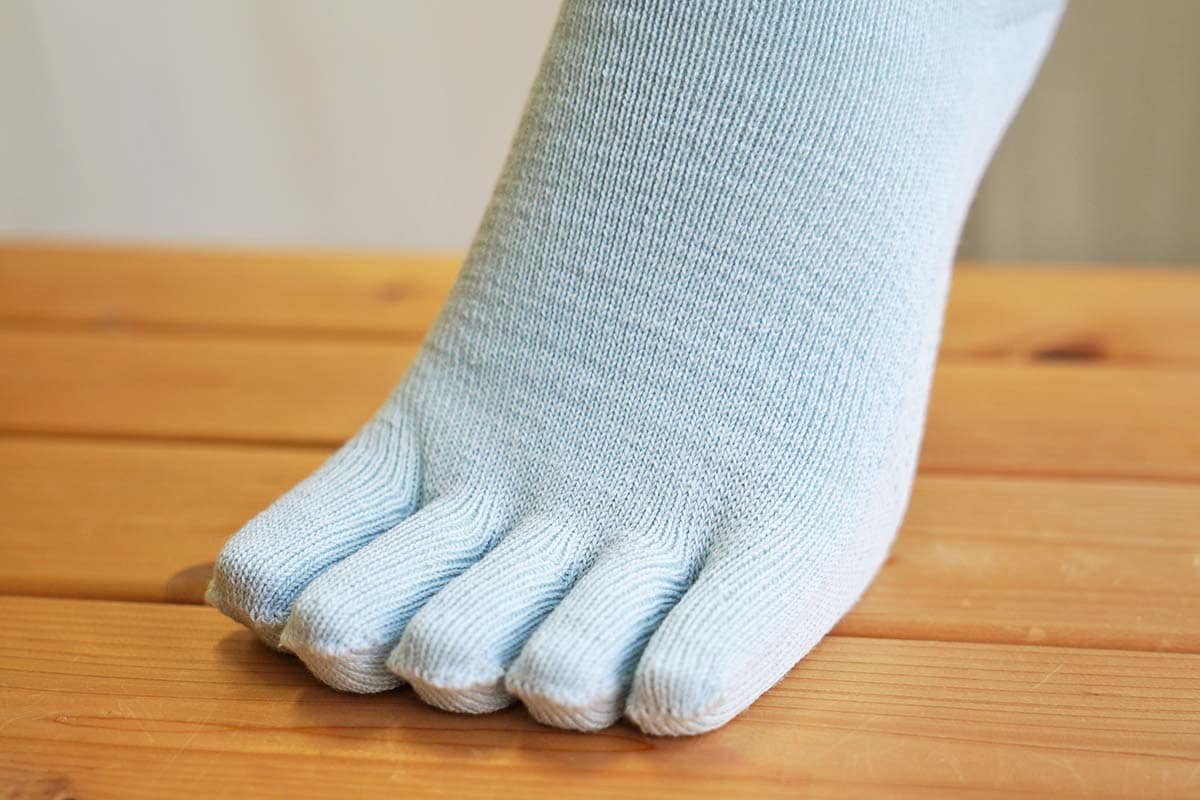 絹と麻でさわやか ゆったり5本指 表：綿・麻、裏：絹 天然素材 Mサイズ