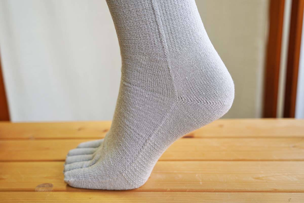 絹と麻でさわやか ゆったり5本指 表：綿・麻、裏：絹 天然素材 LLサイズ