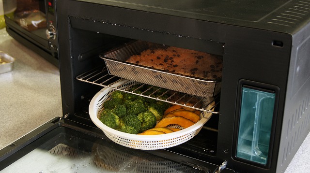 電磁波知らずのスチームオーブン「グランシェフ」温め～蒸し料理まで