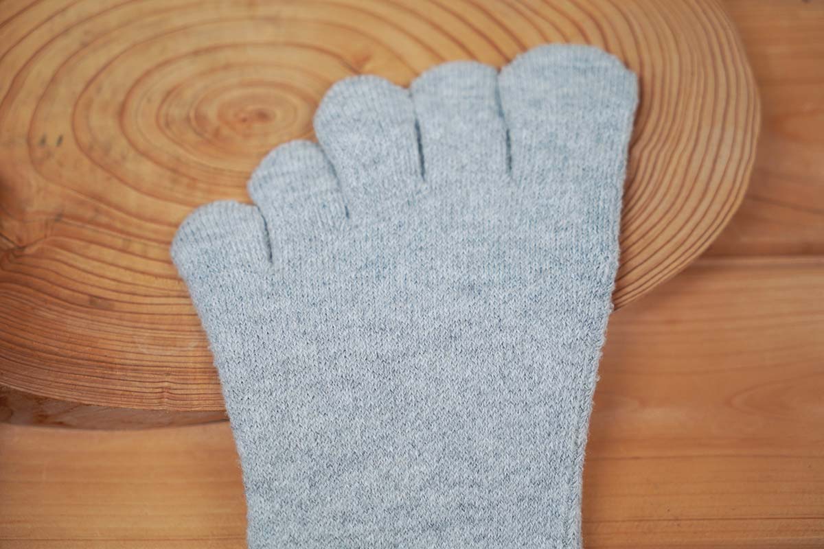 匠（たくみ）スタンダード ゆったり5本指 表：綿+裏：絹 天然素材 Mサイズ