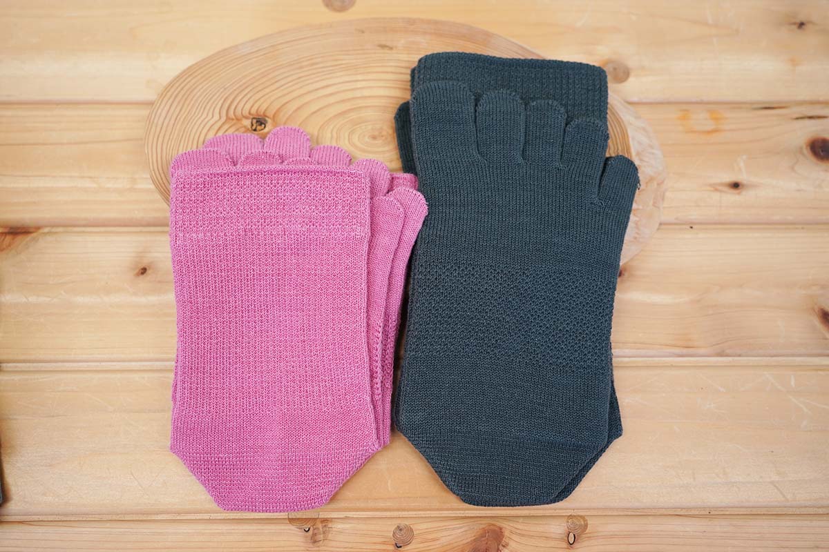 匠（たくみ）スタンダード ゆったり5本指 表：綿+裏：絹 天然素材 Mサイズ