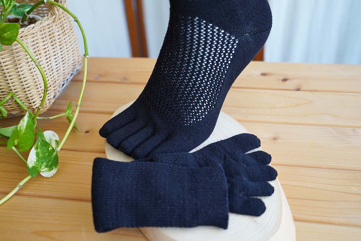 匠（たくみ）薄手メッシュ ゆったり5本指 表：綿+裏：絹 天然素材 LLサイズ