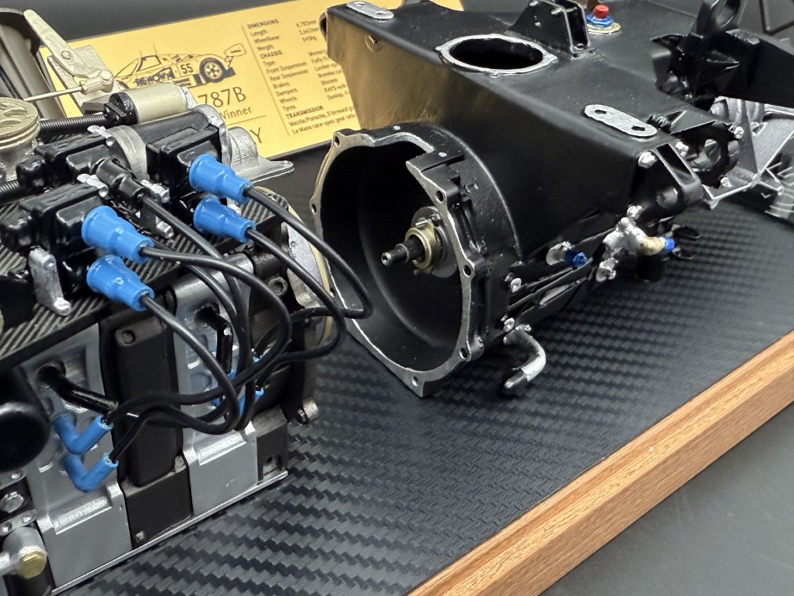 MZRacing Store - R26B 1/6スケールエンジンモデル ルマン優勝35周年