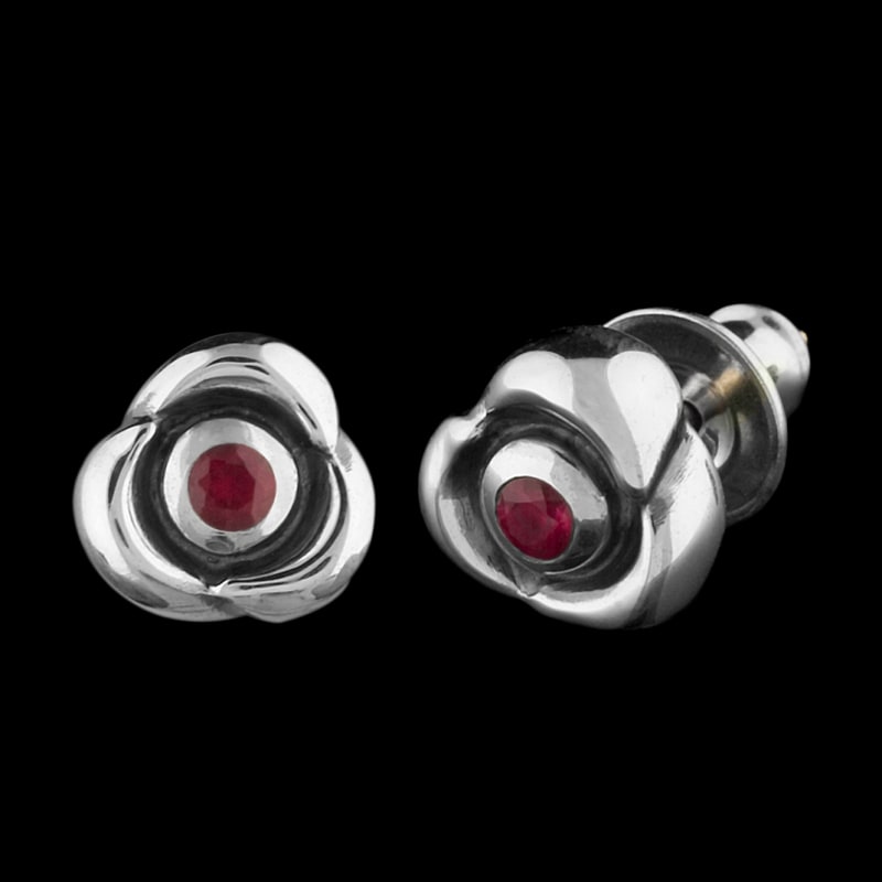 フロー スタッド イヤリング ウィズ ルビー | キスアンドフロー