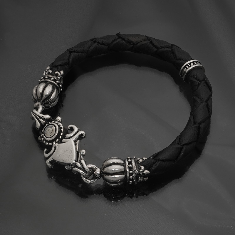 【本国オーダー・受注生産】Thick braided bracelet w/ Crown Tips and Shield Clip