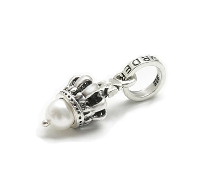【本国オーダー・受注生産】TINY CROWN PENDANT W/ PEARL &DIAMOND ON CROSS 