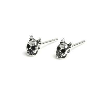 【本国オーダー・受注生産】MINI HORNED SKULL STUD EARRING（1個単位)