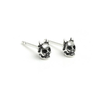 【本国オーダー・受注生産】MINI HORNED SKULL STUD EARRING（1個単位)