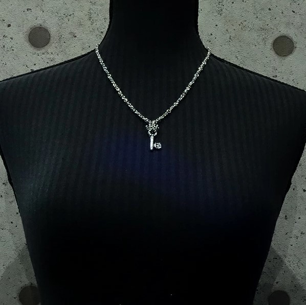 SMALL KEY W/1 DIAMOND