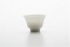 choko／en　【 blanc  HANASAKA(ブラン・ハナサカ)】　象牙の肌をして、すこし無口で、しっとりと時間に調和するおちょこ。絵付けも施釉もしない、素肌の九谷焼。石川県小松市、谷口製土所