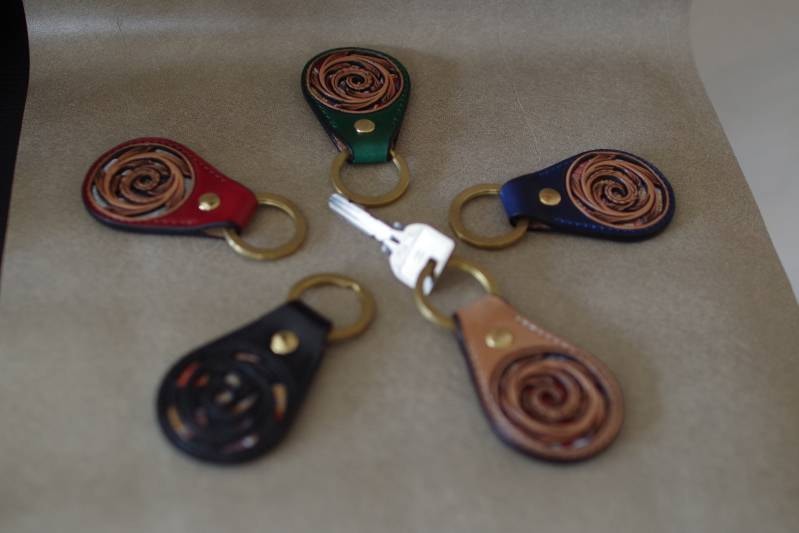 ATW_Key Ring / �����ۥ���������� �ϡ��ޥ󥪡����쥶���������ؿ����� �䡡�������ӥ󥰿��ͤμ�ǤҤȤĤҤȤ��Ǥ��Ф���륷������󥹥����롢�޿���ꡣ