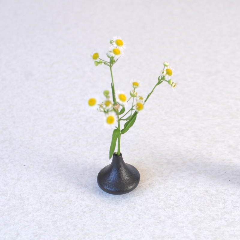 緑色 八角形 鉄製花瓶 浮彫り模様 緑青のまあるい花器 [ 蕾 ] |