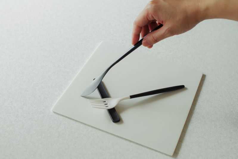 륳˥  ȥ꡼쥹  SUMU ZIKICO   Ȥ֤ Ǻ Ϥ ȥ꡼֤  Ѥä  ޥåȥ֥å  ù ޯ £ʪ ץ쥼 ﺧ ե zirconia cutlery rest