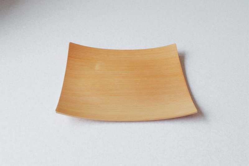 木でできたかわいい　手づくりお皿　樹皮 木でできたかわいい 手づくりお皿 樹皮