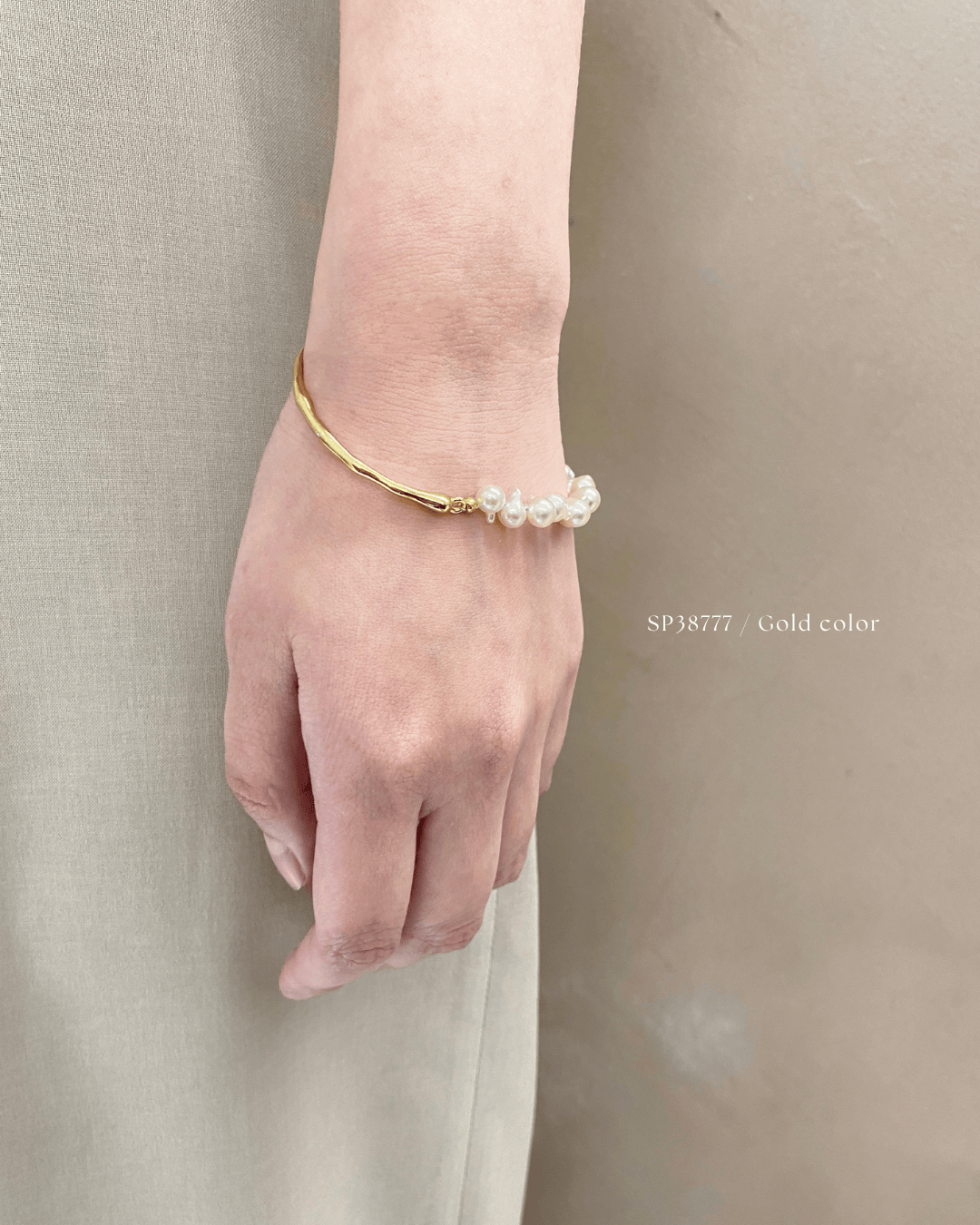 クレオパトラHalf Bangle