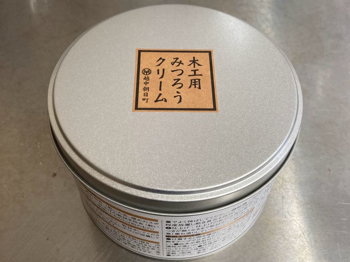 容器のみで、側面のラベルに取扱説明が記載されております。