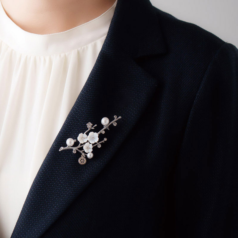 ブローチ 梅花