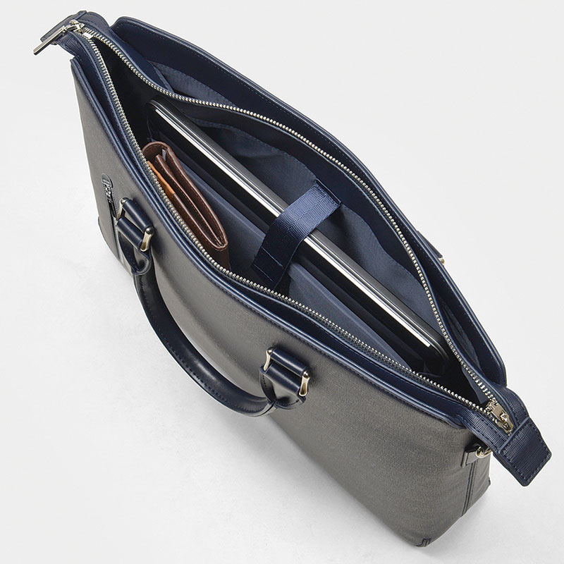 ビジネスバッグ　薄マチ