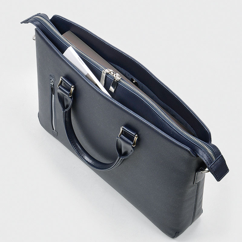 ビジネスバッグ　薄マチ