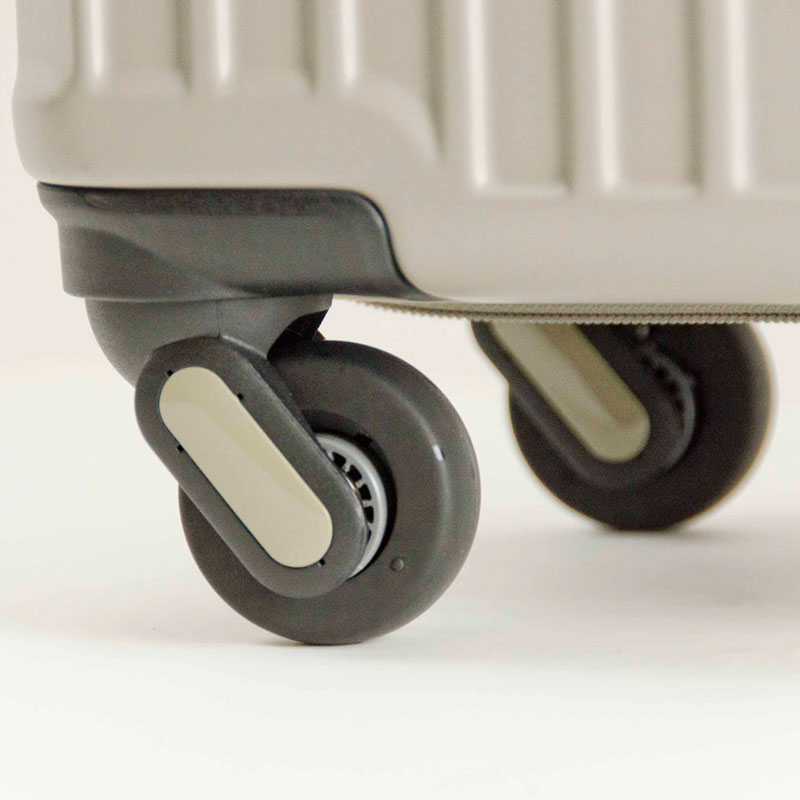 フリークエンター　リエーヴェ　スーツケース