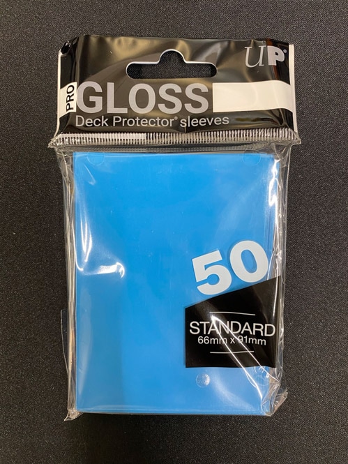 【メイン】UltraPRO GLOSS Deck Protector　スタンダードサイズ　ライトブルー