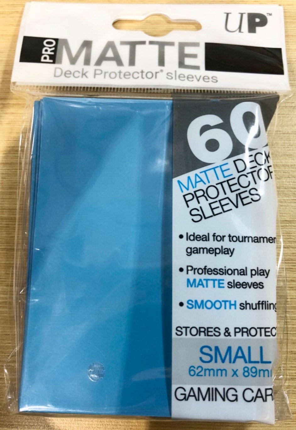 【メイン】UltraPRO MATTE Deck Protector　スモールサイズ　ライトブルー
