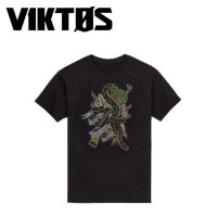 VIKTOS KALISHNIKOIL Tee <br>�ڥ������ȥ� ���ꥷ�˥����� T����ġۥ�� �ߥ꥿�꡼ �����ȥɥ� ���Х� �����奢�� �ȥåץ� ����ʡ� �Х��� �ġ���� ��������� ���ݡ��� ���塼�ƥ��� ���åȥ� �ݥꥨ���ƥ� ���롼�ͥå� Ⱦµ  �ץ��� �ͷ�