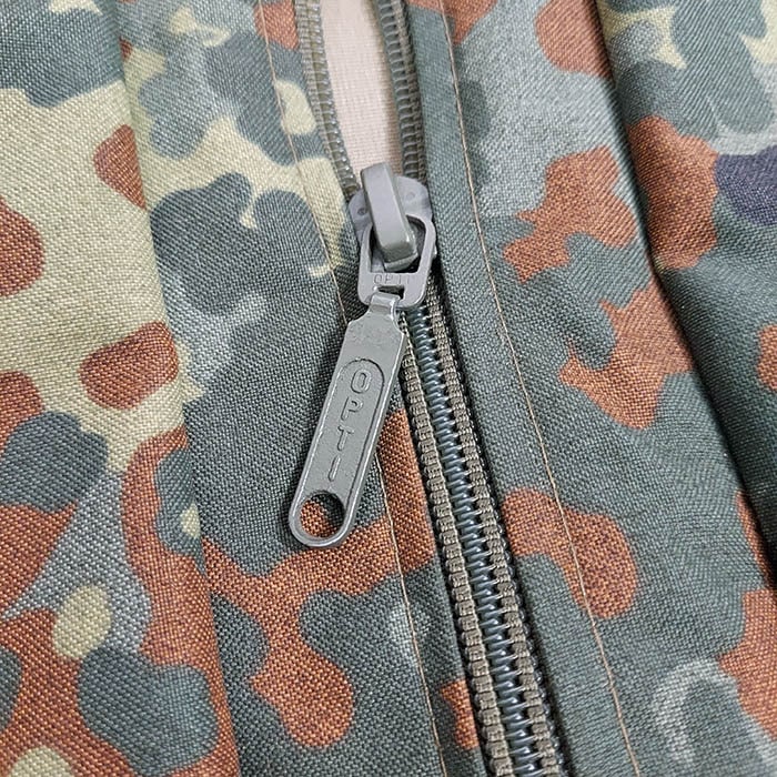 ��ʪ������ GERMAN GORE-TEX PARKA�����ƥå����ѡ���<br>�ڥɥ��ķ� �����ƥå����ѡ����ۥ�� �ߥ꥿�꡼ �����ȥɥ� woodland ���åɥ��� �����ѡ� ���㡼�ޥ� �ե쥯���� �º� �ե�å� �ɥ��ķ� ������ �л� �ɿ� �߱� ���� Ʃ��