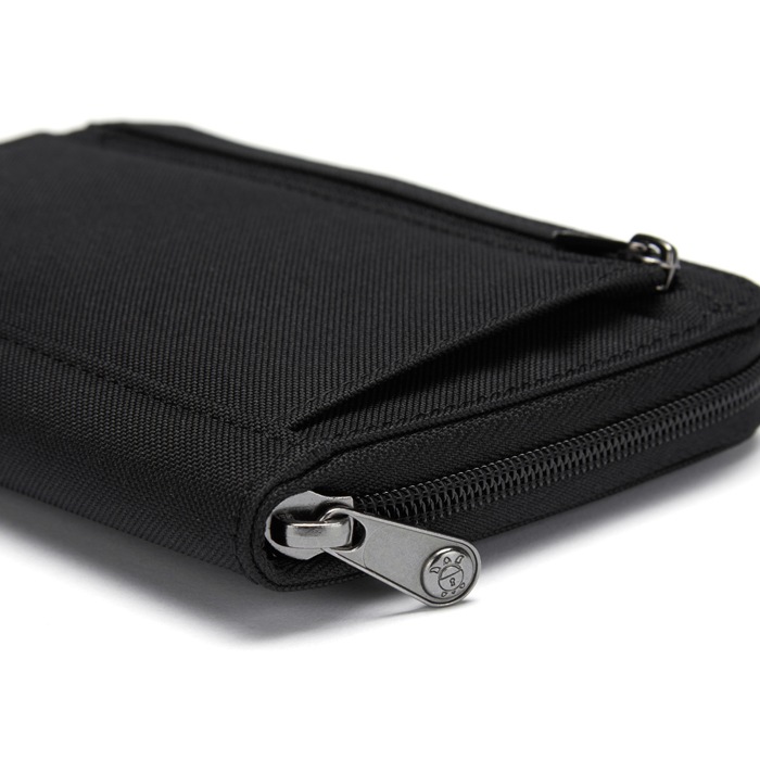 PacSafe RFID SAFE COMPACT ORGANIZER <br>�ڥѥå������� RFIG �����ե���ѥ��ȥ������ʥ������ۥ�� �ߥ꥿�꡼ �����奢�� �����ȥɥ� ι�� �л� ����ι��  �������ʥ����� ���� �������ƥ� ������ pacsefe PACSAFE ��ǥ����� ����ʡ��Хå� �����ɥ����� ���� �ݡ���