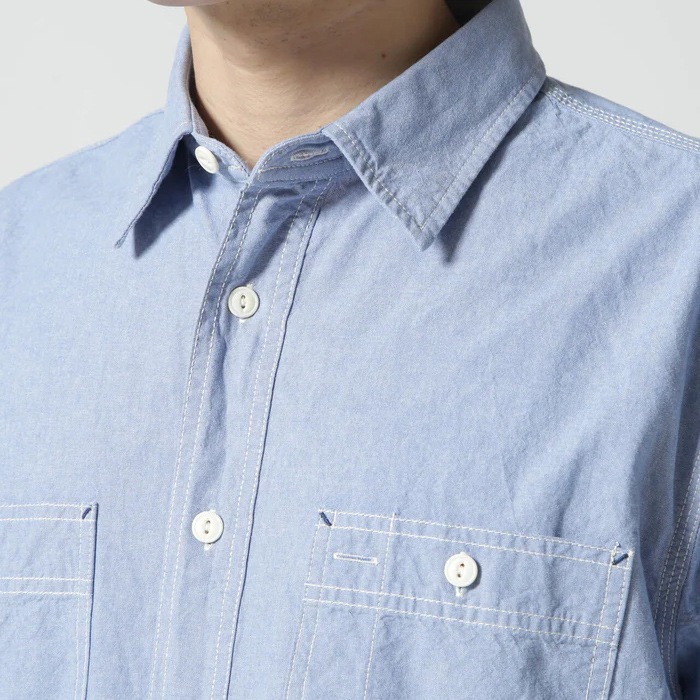 AVIREX BASIC CHAMBRAY S/S SLEEVE SHIRT<br>�ڥ�������å��� �١����å� �����֥졼 Ⱦµ����ġ�7833923003 ��� �ߥ꥿�꡼ �����ȥɥ� �����奢�� �����٥졼����� �١����å� ����åɥ��顼 ���ӥ�å��� Ⱦµ����� �֥롼 �ƥ���� S/S