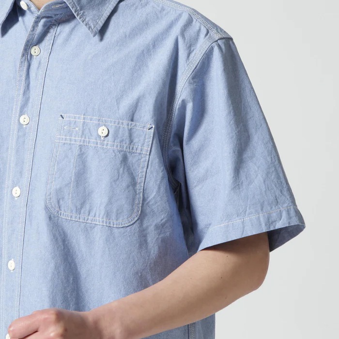 AVIREX BASIC CHAMBRAY S/S SLEEVE SHIRT<br>�ڥ�������å��� �١����å� �����֥졼 Ⱦµ����ġ�7833923003 ��� �ߥ꥿�꡼ �����ȥɥ� �����奢�� �����٥졼����� �١����å� ����åɥ��顼 ���ӥ�å��� Ⱦµ����� �֥롼 �ƥ���� S/S
