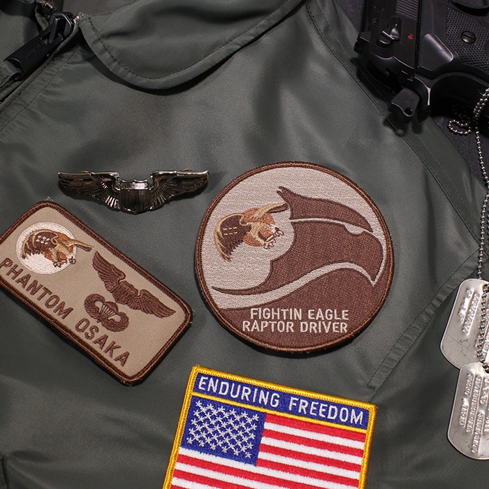 F22 USAF 27th SQ Patch TAN��F22 ��ץ��� 27th �������ɥ��� ��åڥ� ���󥫥顼�ۥߥ꥿�꡼ ���Х��Х륲���� ���Х� �����ץ� ������ BDU ���㥱�å� ��Ʈ�� ��åڥ� �٥륯�� ���Ĵ��� ��ץ��� F35 F22 YF23 ��Ʈ��