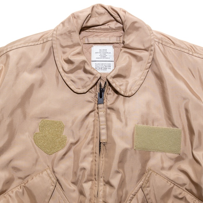US CWU-45/P FLIGHT JACKET 05`s TAN COLOR <br>���Ʒ� CWU-45/P �ե饤�ȥ��㥱�å� 2005ǯ�� ���󥫥顼�� <br>��� �ߥ꥿�꡼ �����ȥɥ� �����奢�� �Х��� �ǥåɥ��ȥå� ��ʪ������ ǯ��ʪ
