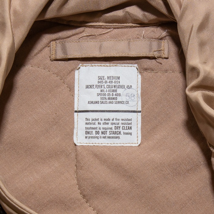 US CWU-45/P FLIGHT JACKET 05`s TAN COLOR <br>���Ʒ� CWU-45/P �ե饤�ȥ��㥱�å� 2005ǯ�� ���󥫥顼�� <br>��� �ߥ꥿�꡼ �����ȥɥ� �����奢�� �Х��� �ǥåɥ��ȥå� ��ʪ������ ǯ��ʪ
