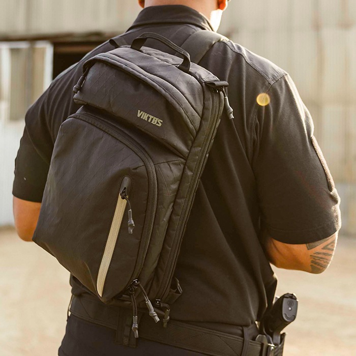 VIKTOS Upscale XL Slingbag  �ڥ������ȥ� ���åץ������� XL ����󥰥Хå��ۥ�� ��ǥ����� �ߥ꥿�꡼ �����ȥɥ� ���Х� �����奢��  �Х��� �ġ���� ��������� ���ݡ��� ���塼�ƥ��� �Ф�ݤ� BAG �Хå� �ܥǥ��Хå� MCBK