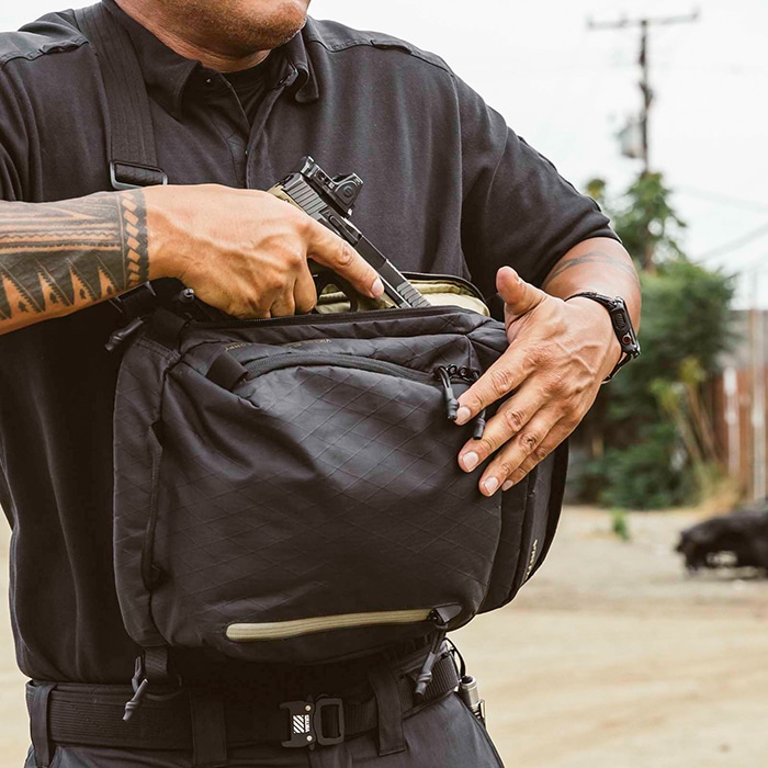 VIKTOS Upscale XL Slingbag  �ڥ������ȥ� ���åץ������� XL ����󥰥Хå��ۥ�� ��ǥ����� �ߥ꥿�꡼ �����ȥɥ� ���Х� �����奢��  �Х��� �ġ���� ��������� ���ݡ��� ���塼�ƥ��� �Ф�ݤ� BAG �Хå� �ܥǥ��Хå� MCBK