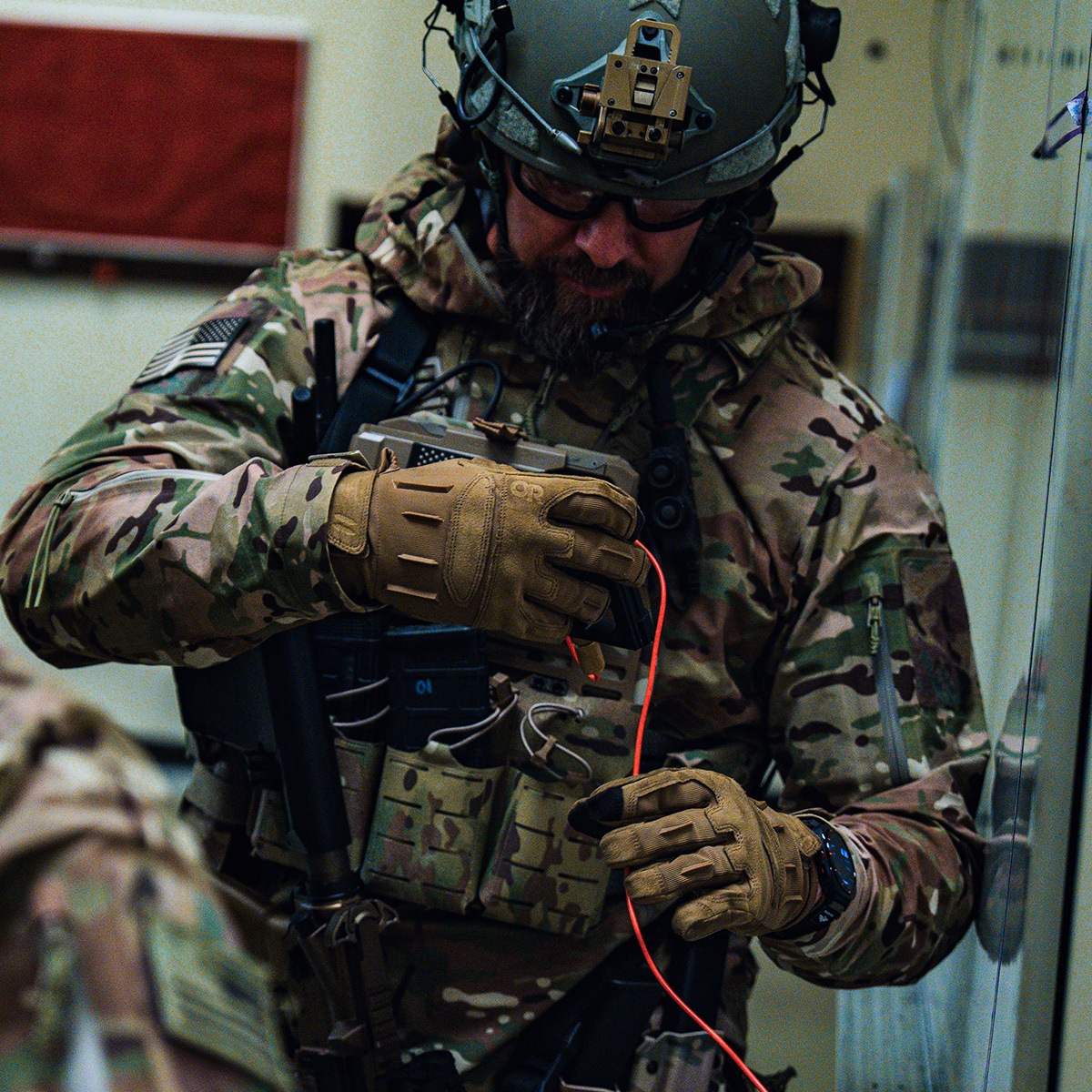 Outdoor Research  #322658 Ironsight �� Glove�ڥ����ȥɥ��ꥵ���� �������󥵥��� �� �������֡�<br>��� ��ǥ����� �ߥ꥿�꡼ �����ȥɥ� �����奢�� �Х��� �ġ���� ��������� ������ �л� ���Х��Х륲���� ���å������꡼���б�