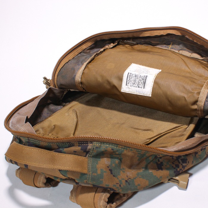 ���������ʡ�USMC MILITARY ASSAULT BACKPACK���Ƴ�ʼ�� ������� �Хå��ѥå��ۥߥ꥿�꡼ ���Х��Х륲���� �Хå��ѥå� �����ȥɥ� �л� �ġ���� ������ ι�� ��ĥ �ե��� �Х��� B�� ������ 20%OFF