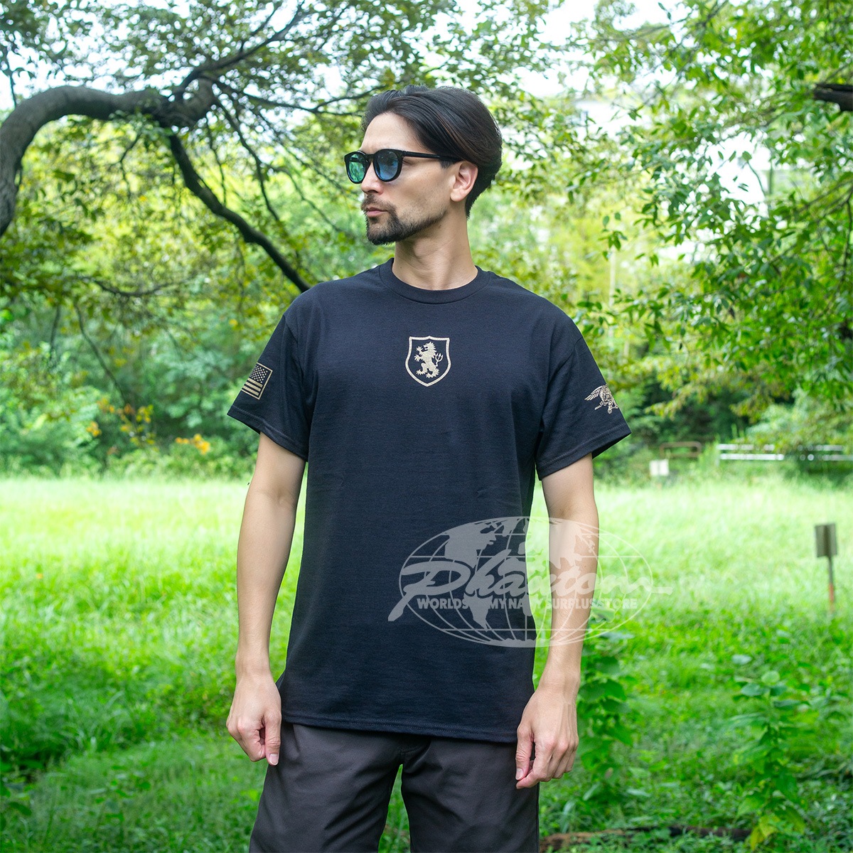 P/O SEALs GOLD LION Tee<br>�ڥե���ȥ� �Ƴ��������륺 ������ɥ饤���� ���T����ġۥǥ֥��� ��� �ߥ꥿�꡼ �����ƥ����� ���Х� ������ �����奢�� �����ȥɥ� �Ƴ��� �ü����� NAVY SEALS �ͥ��ӡ� �����륺