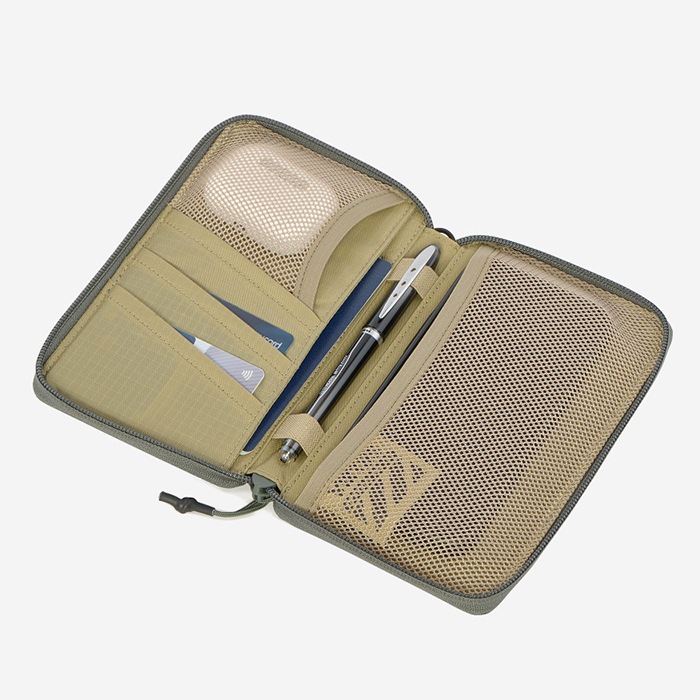 VIKTOS Upscale Travel Wallet �ڥ������ȥ������åץ�������ȥ�٥륦����åȡۥ�� ��ǥ����� �ߥ꥿�꡼ �����ȥɥ� ���Х� �����奢��  �Х��� �ġ���� ��������� ���ݡ��� ���塼�ƥ���  BAG �Хå� �ܥǥ��Хå� ������å� ���� �ȥ�٥� ι��